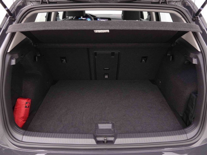 VOLKSWAGEN_VOLKSWAGEN_GOLF_2548346_5.jpg