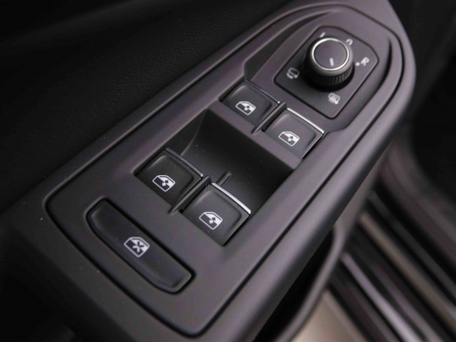 VOLKSWAGEN_VOLKSWAGEN_GOLF_2550243_24.jpg