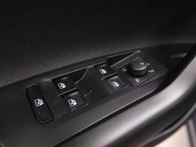 VOLKSWAGEN_VOLKSWAGEN_POLO_2546890_16.jpg