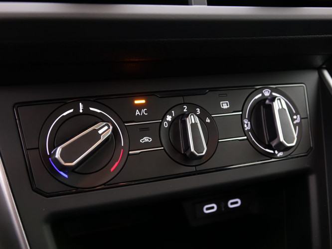 VOLKSWAGEN_VOLKSWAGEN_POLO_2548986_13.jpg