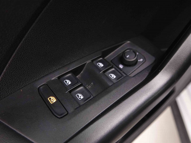 VOLKSWAGEN_VOLKSWAGEN_T_CROSS_2549406_17.jpg