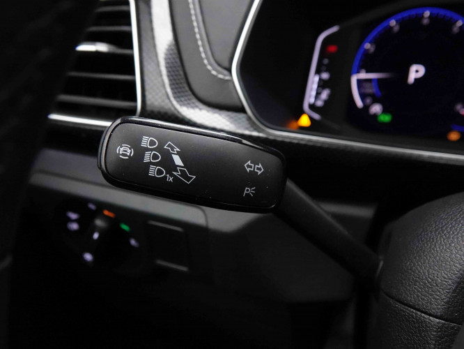 VOLKSWAGEN_VOLKSWAGEN_T_CROSS_2653243_40.jpg