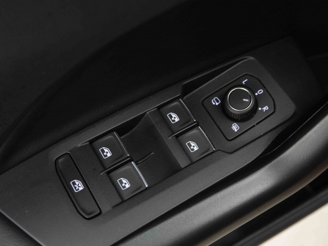 VOLKSWAGEN_VOLKSWAGEN_T_CROSS_2653243_73.jpg
