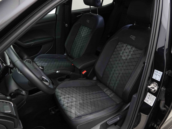 VOLKSWAGEN_VOLKSWAGEN_T_CROSS_2653244_6.jpg