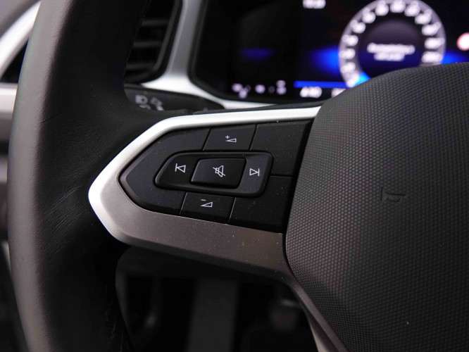 VOLKSWAGEN_VOLKSWAGEN_T_ROC_2551011_15.jpg VOLKSWAGEN_VOLKSWAGEN_T_ROC_2551011_15.jpg