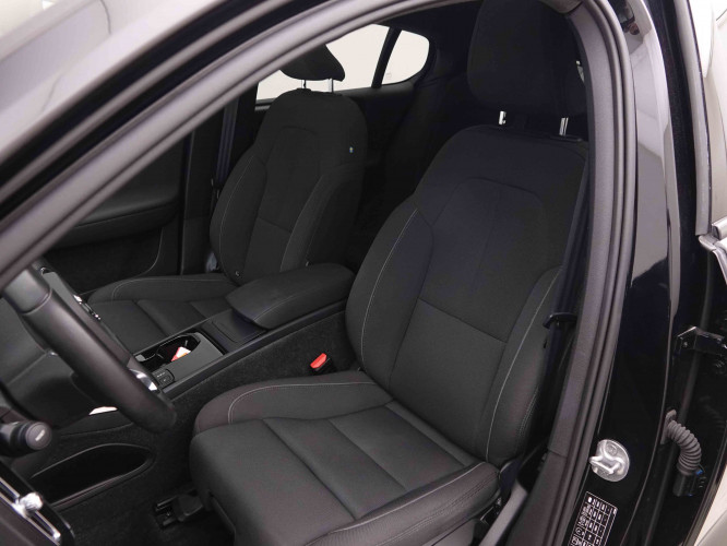 VOLVO_VOLVO_C40_2549803_7.jpg