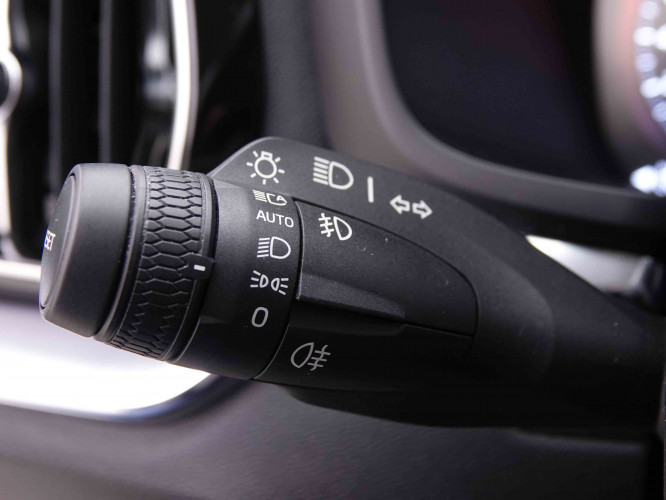 VOLVO_VOLVO_V60_2548995_16.jpg
