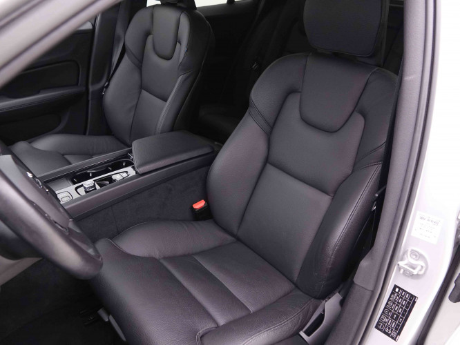 VOLVO_VOLVO_V60_2548995_7.jpg