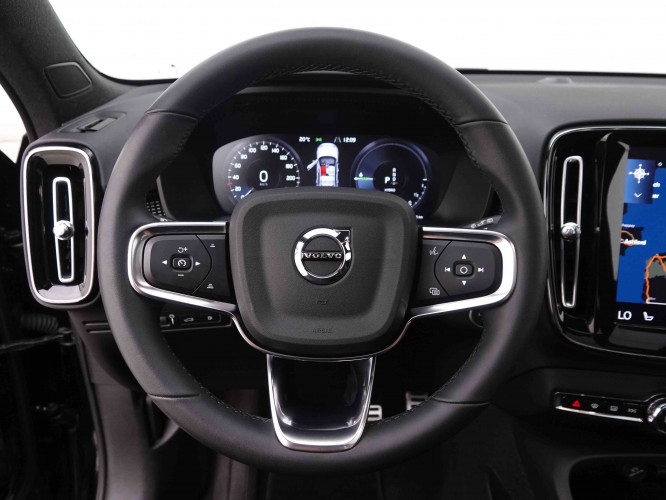 VOLVO_VOLVO_XC40_2548426_10.jpg