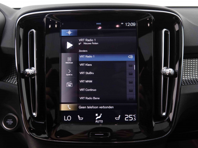 VOLVO_VOLVO_XC40_2548426_12.jpg