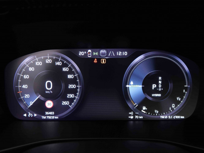 VOLVO_VOLVO_XC40_2548426_16.jpg