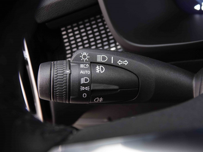 VOLVO_VOLVO_XC40_2548426_17.jpg
