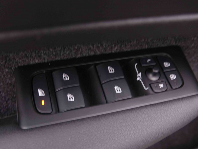 VOLVO_VOLVO_XC40_2548426_21.jpg