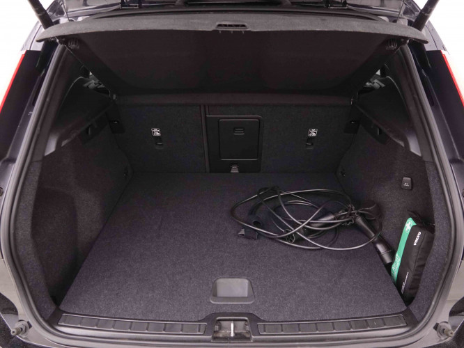 VOLVO_VOLVO_XC40_2548426_5.jpg