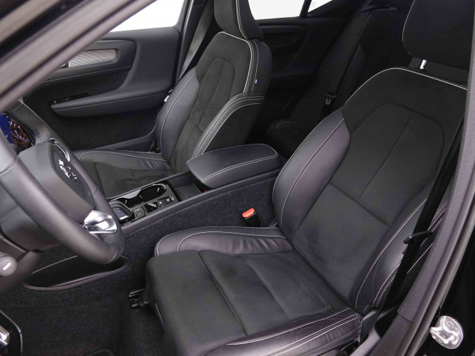 VOLVO_VOLVO_XC40_2548426_7.jpg