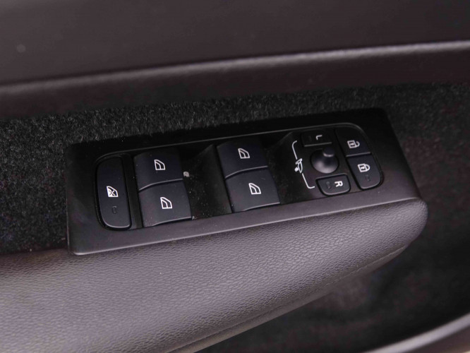 VOLVO_VOLVO_XC40_2548429_20.jpg