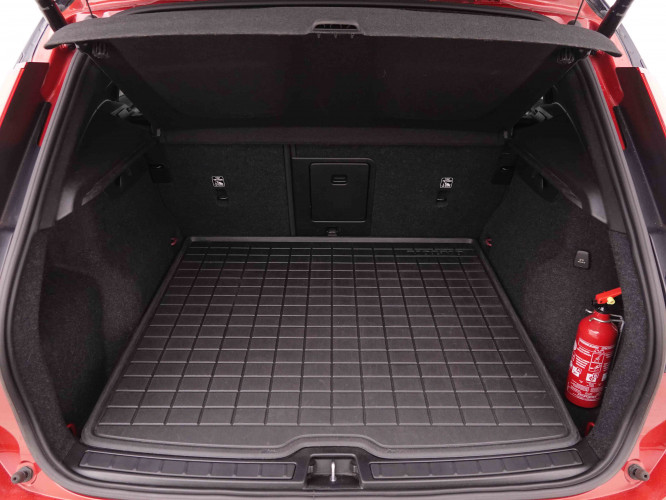 VOLVO_VOLVO_XC40_2548429_5.jpg