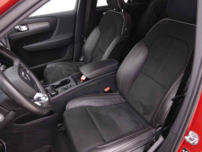 VOLVO_VOLVO_XC40_2548429_7.jpg