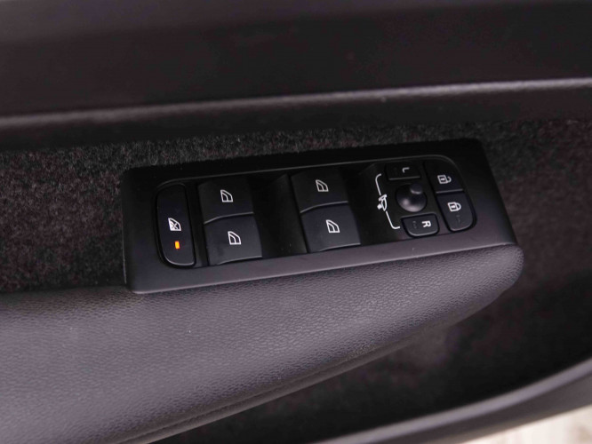 VOLVO_VOLVO_XC40_2548543_20.jpg