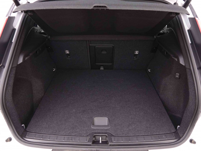 VOLVO_VOLVO_XC40_2548543_5.jpg