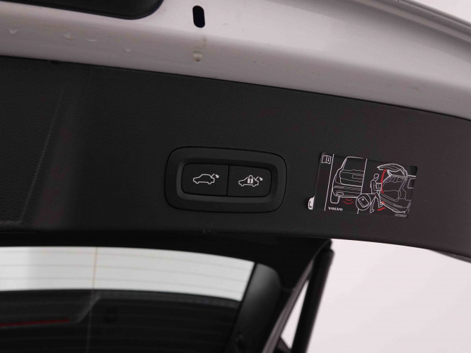VOLVO_VOLVO_XC40_2548543_6.jpg
