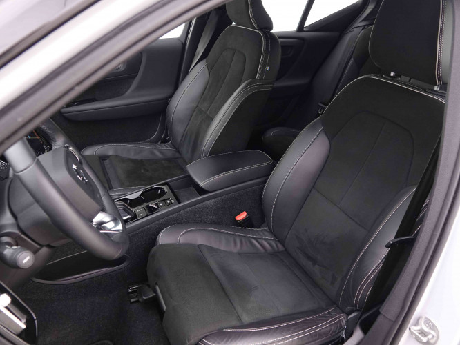 VOLVO_VOLVO_XC40_2548543_7.jpg