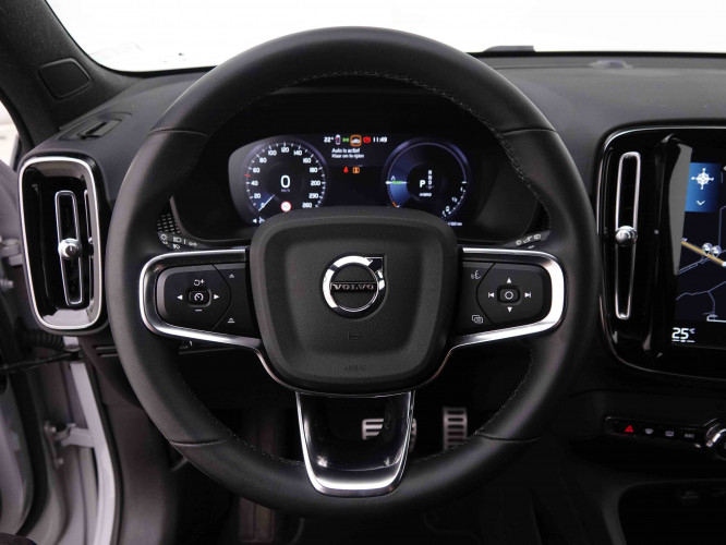 VOLVO_VOLVO_XC40_2548543_9.jpg