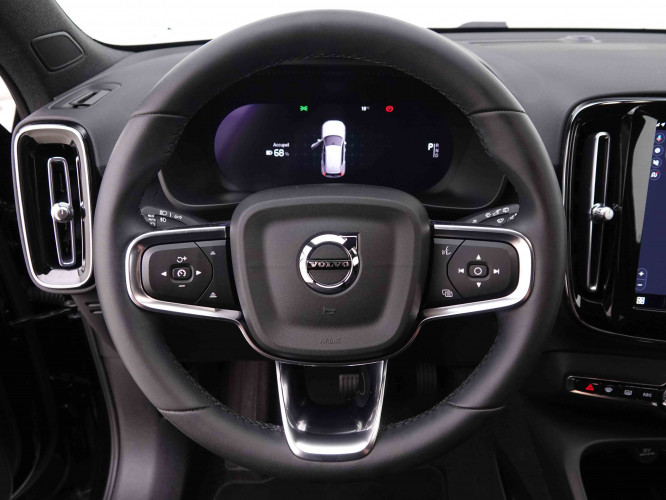 VOLVO_VOLVO_XC40_2548691_8.jpg