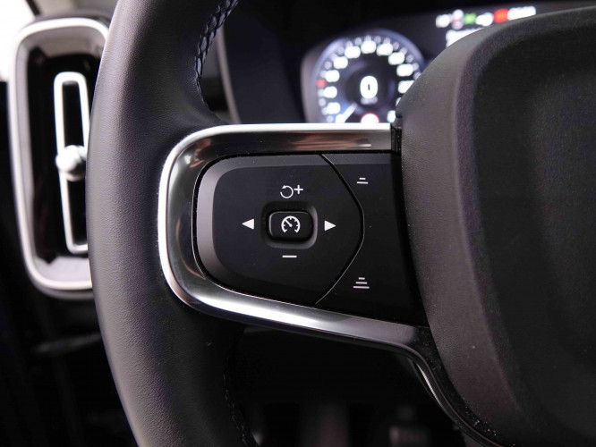 VOLVO_VOLVO_XC40_2548720_18.jpg