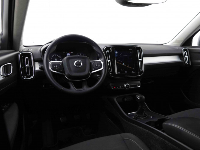 VOLVO_VOLVO_XC40_2548720_8.jpg