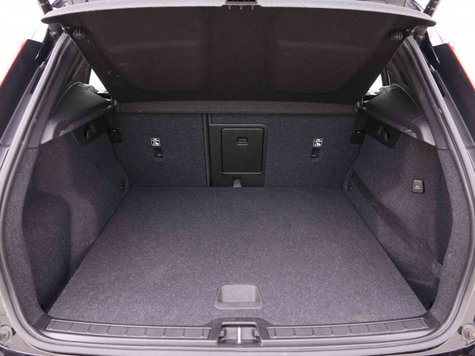 VOLVO_VOLVO_XC40_2548892_5.jpg