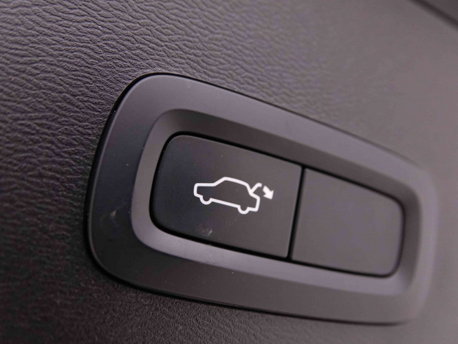 VOLVO_VOLVO_XC40_2548892_6.jpg