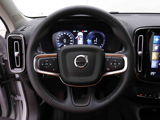 VOLVO_VOLVO_XC40_2549022_10.jpg
