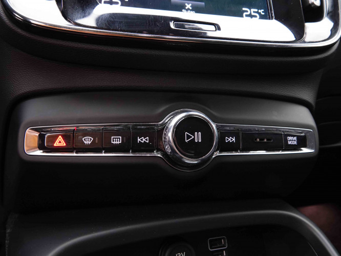 VOLVO_VOLVO_XC40_2549022_16.jpg