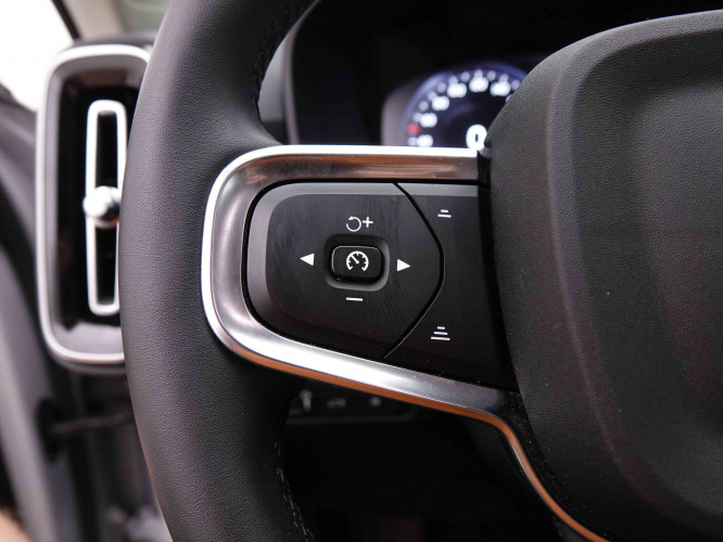 VOLVO_VOLVO_XC40_2549022_20.jpg