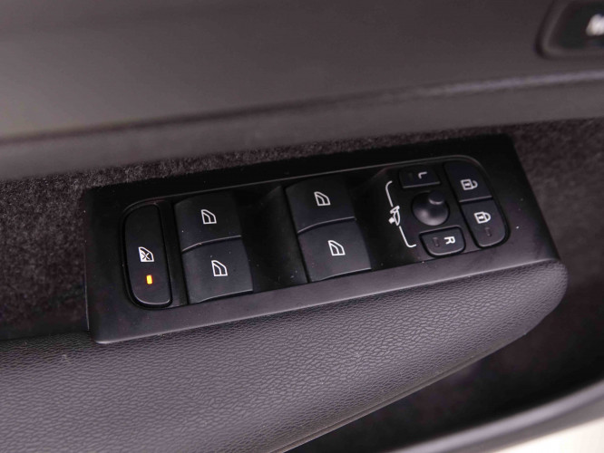 VOLVO_VOLVO_XC40_2549022_22.jpg