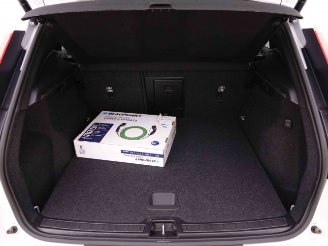VOLVO_VOLVO_XC40_2549022_5.jpg