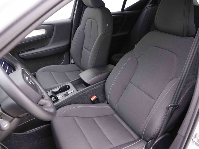 VOLVO_VOLVO_XC40_2549022_8.jpg