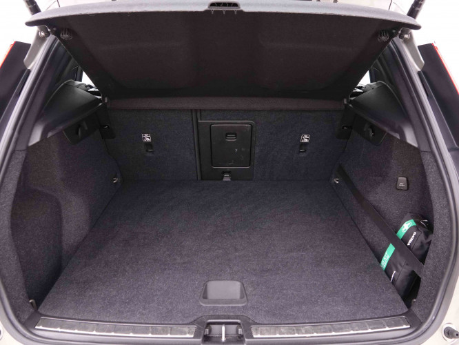 VOLVO_VOLVO_XC40_2549301_5.jpg