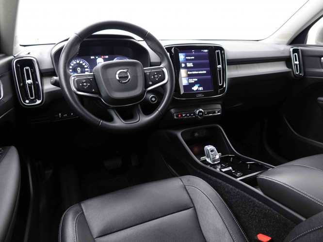 VOLVO_VOLVO_XC40_2549301_8.jpg