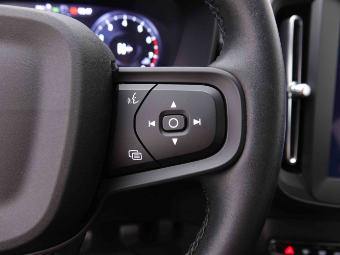 VOLVO_VOLVO_XC40_2549306_18.jpg