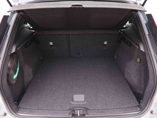 VOLVO_VOLVO_XC40_2549306_5.jpg