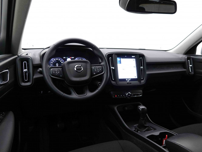 VOLVO_VOLVO_XC40_2549306_7.jpg