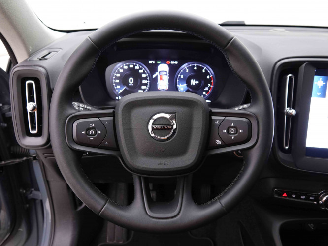 VOLVO_VOLVO_XC40_2549306_8.jpg