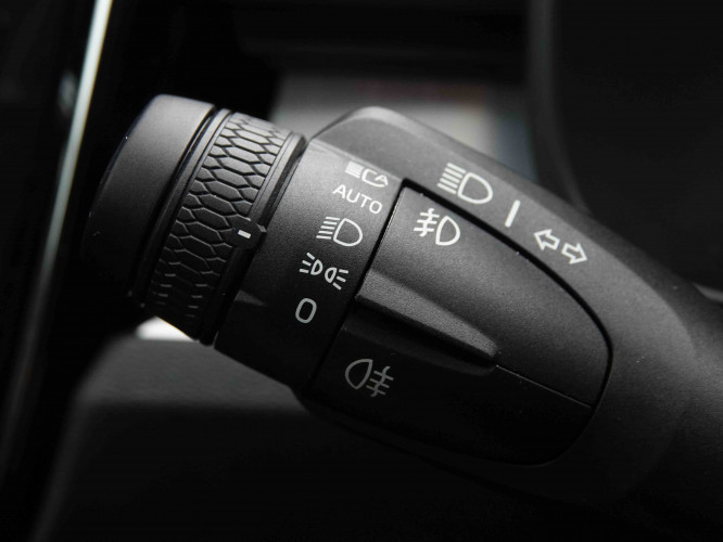 VOLVO_VOLVO_XC40_2549600_18.jpg