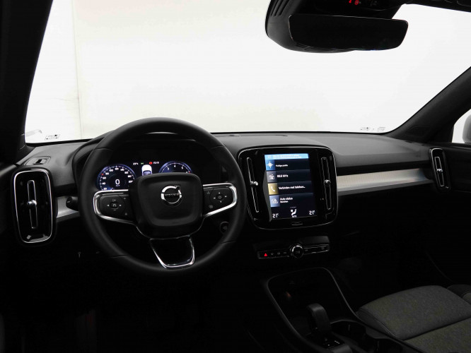 VOLVO_VOLVO_XC40_2549600_8.jpg
