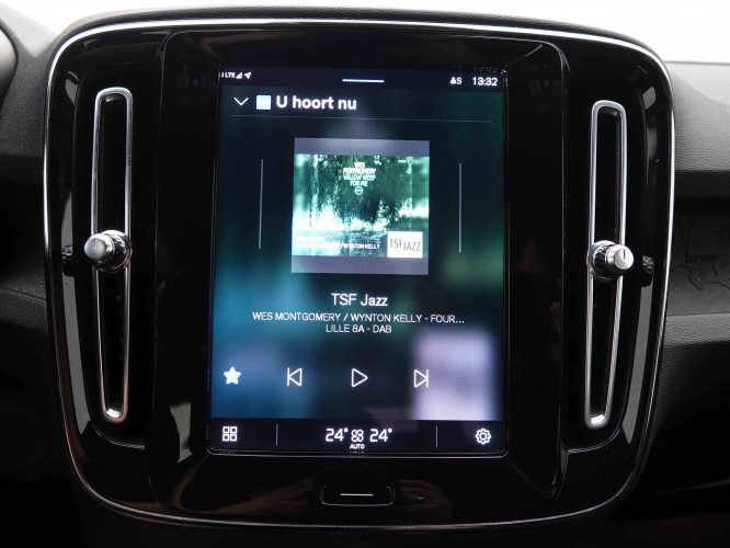VOLVO_VOLVO_XC40_2549707_10.jpg