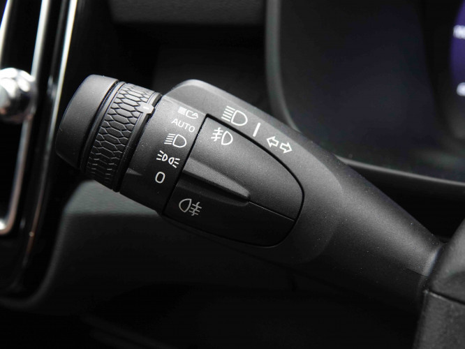VOLVO_VOLVO_XC40_2549707_17.jpg