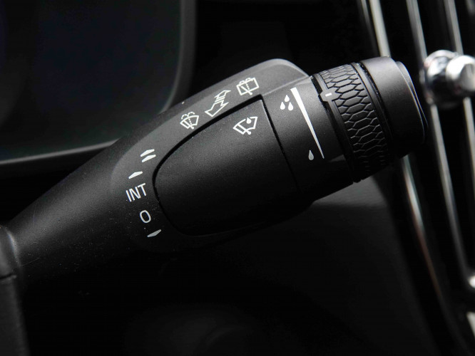 VOLVO_VOLVO_XC40_2549713_18.jpg