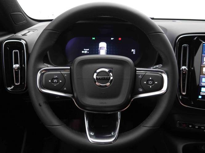VOLVO_VOLVO_XC40_2549751_8.jpg